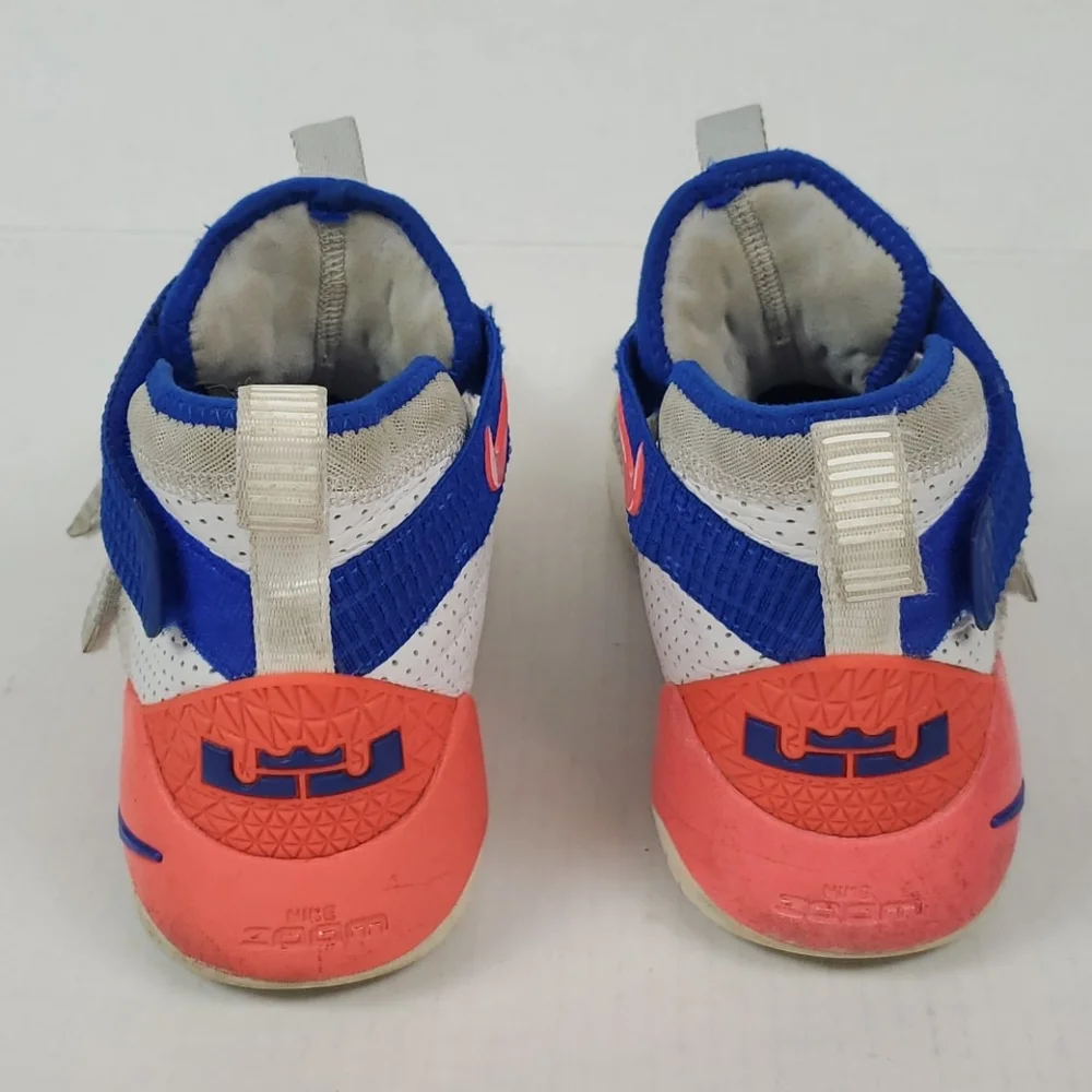 Nike LeBron Zoom Soldier Aj5123-101 shoes size 7Y